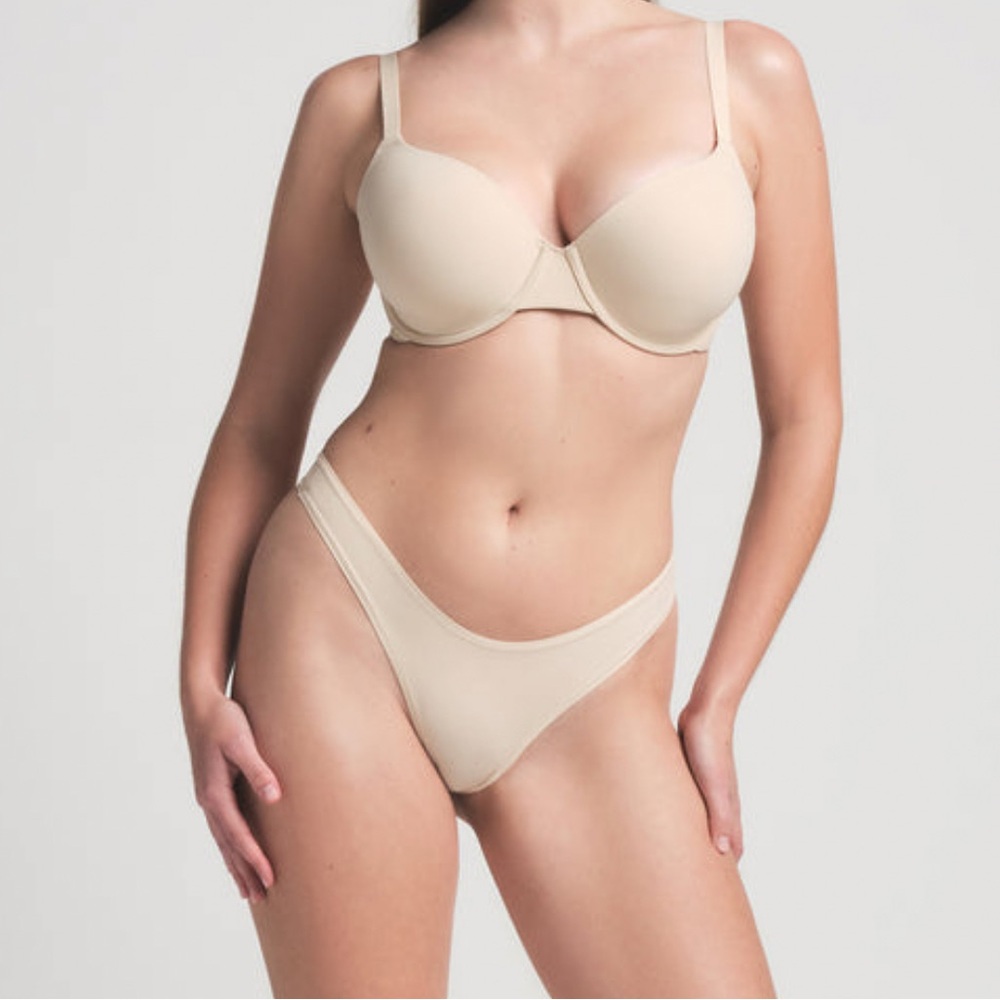 Skims Tshirt Demi Bra